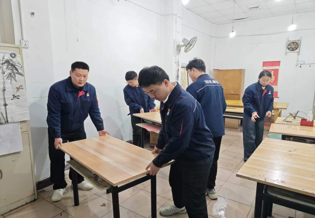 傳承雷鋒精神，勇于奉獻擔當